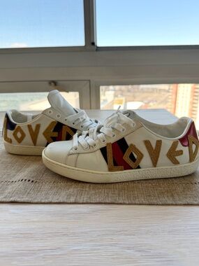 Gucci White Leather Low-Top Sneakers with Gold 'LOVE' Appliqué & Black-Red Web